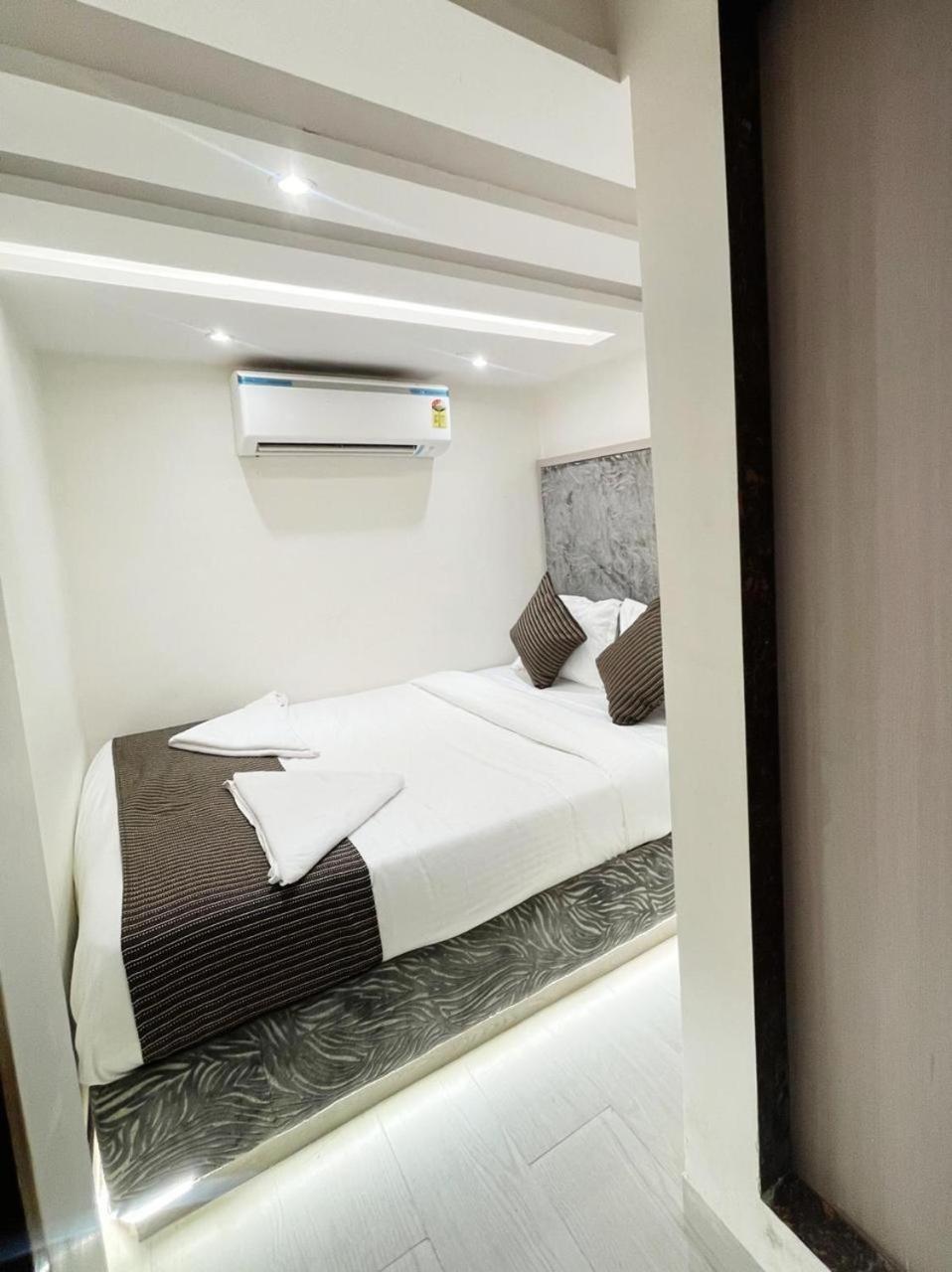 Hotel Winton Mumbai Exterior photo